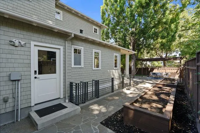 Menlo Park, California 94025, United States, 7 Bedrooms Bedrooms, ,6 BathroomsBathrooms,Residential,Pending,15627