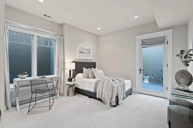 Menlo Park, California 94025, United States, 7 Bedrooms Bedrooms, ,6 BathroomsBathrooms,Residential,Pending,15627