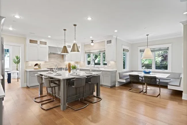 Menlo Park, California 94025, United States, 7 Bedrooms Bedrooms, ,6 BathroomsBathrooms,Residential,Pending,15627