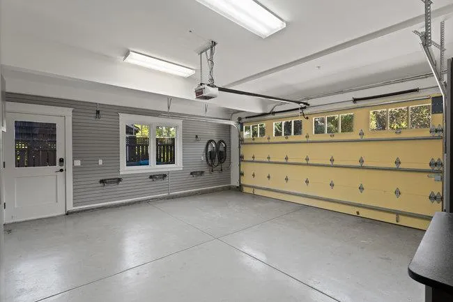 Menlo Park, California 94025, United States, 7 Bedrooms Bedrooms, ,6 BathroomsBathrooms,Residential,Pending,15627