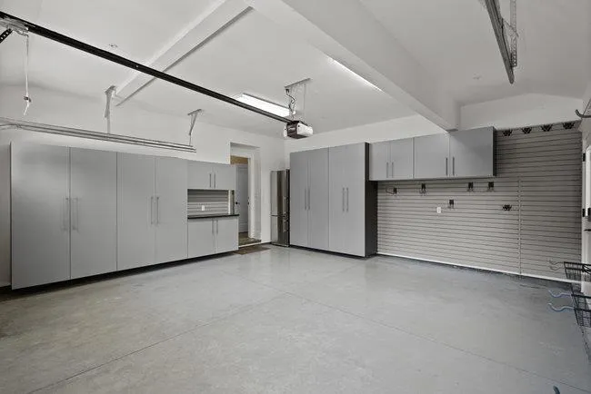 Menlo Park, California 94025, United States, 7 Bedrooms Bedrooms, ,6 BathroomsBathrooms,Residential,Pending,15627