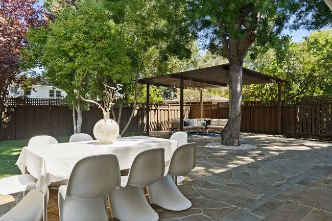 Menlo Park, California 94025, United States, 7 Bedrooms Bedrooms, ,6 BathroomsBathrooms,Residential,Pending,15627