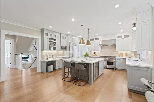 Menlo Park, California 94025, United States, 7 Bedrooms Bedrooms, ,6 BathroomsBathrooms,Residential,Pending,15627