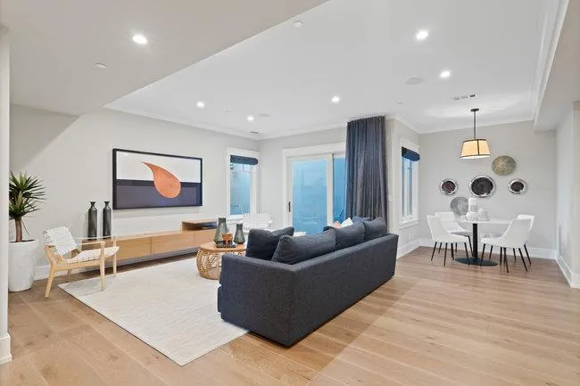 Menlo Park, California 94025, United States, 7 Bedrooms Bedrooms, ,6 BathroomsBathrooms,Residential,Pending,15627