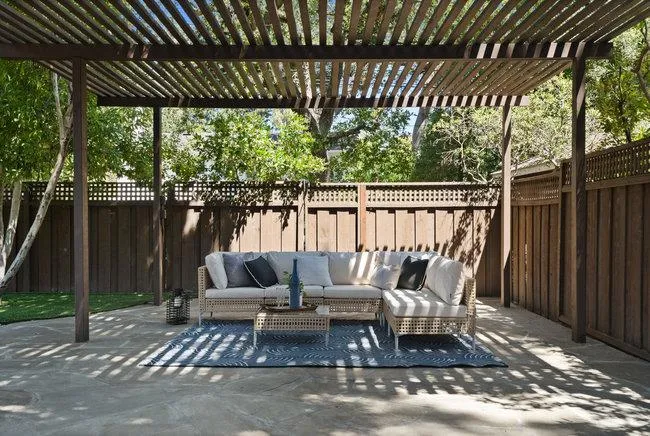 Menlo Park, California 94025, United States, 7 Bedrooms Bedrooms, ,6 BathroomsBathrooms,Residential,Pending,15627