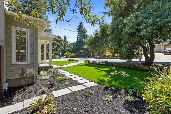 Menlo Park, California 94025, United States, 7 Bedrooms Bedrooms, ,6 BathroomsBathrooms,Residential,Pending,15627