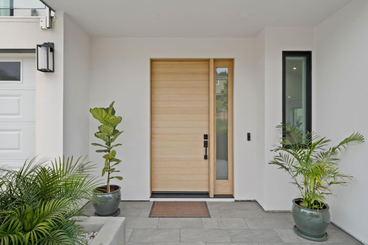 754 Cordilleras Avenue