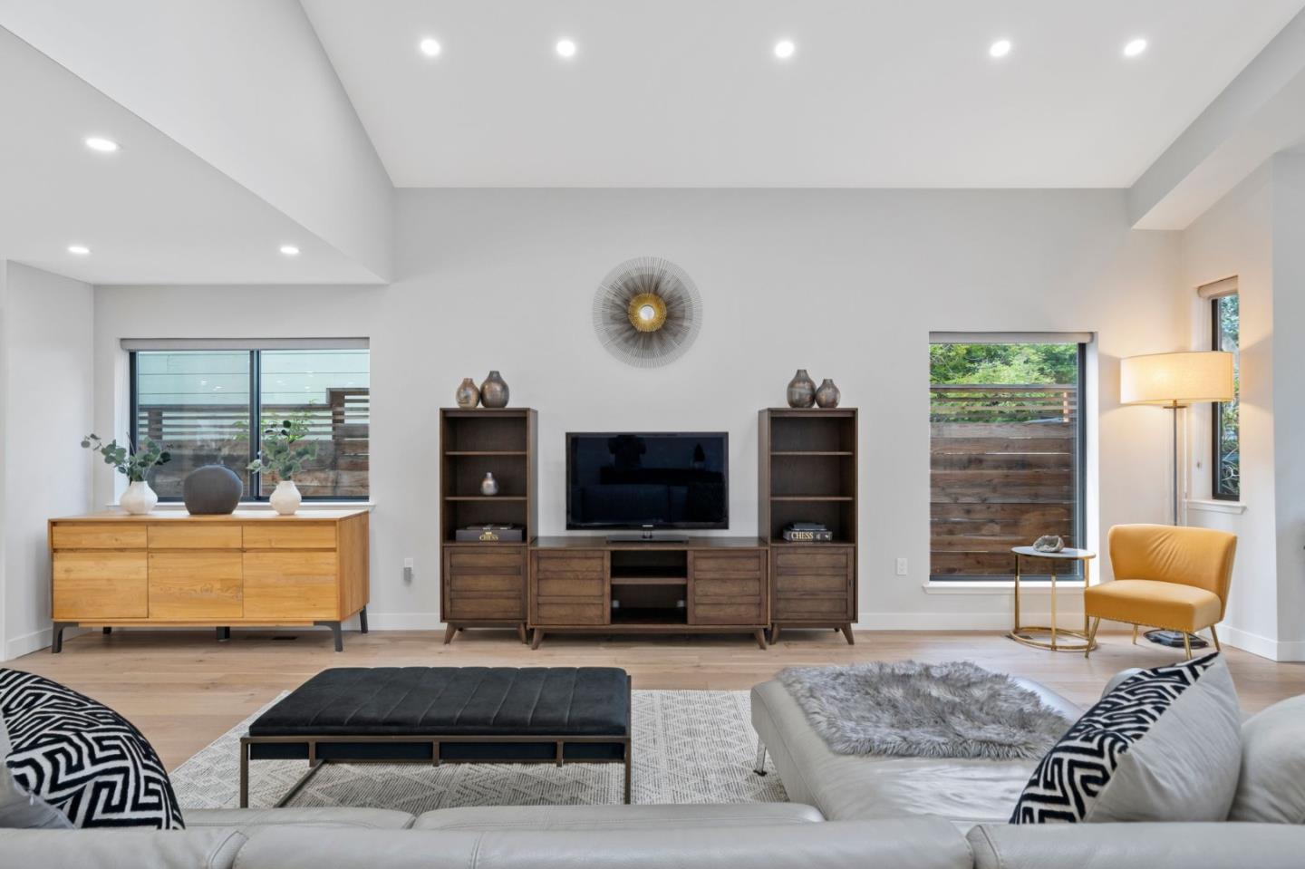 754 Cordilleras Avenue