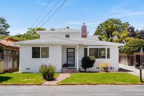 Tiny photo for 207 Kingsbury Drive, APTOS, CA 95003 (MLS # ML82053227)