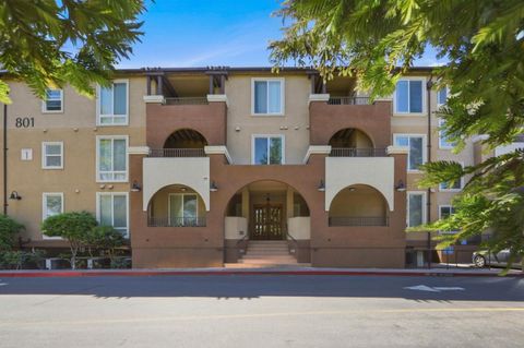 Photo of 801 S Winchester Boulevard #6400, San Jose, CA 95128 (MLS # ML82042284)