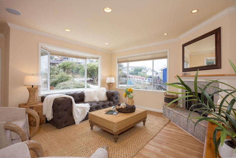 551 4th Street