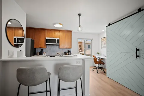 MLS: ML82042954