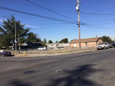 Photo of 425 Mccreery Avenue, SAN JOSE, CA 95116 (MLS # ML82029456)