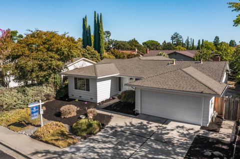 Photo of 7814 Knollbrook Drive, PLEASANTON, CA 94588 (MLS # ML82035433)
