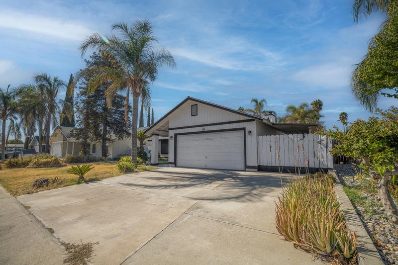 515 North Santa Monica Street