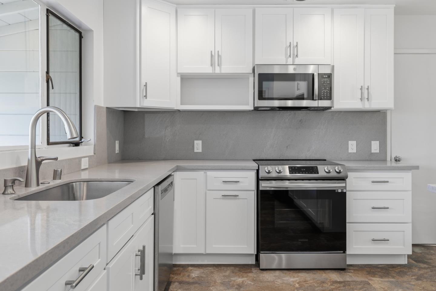 1445 Highland View Court