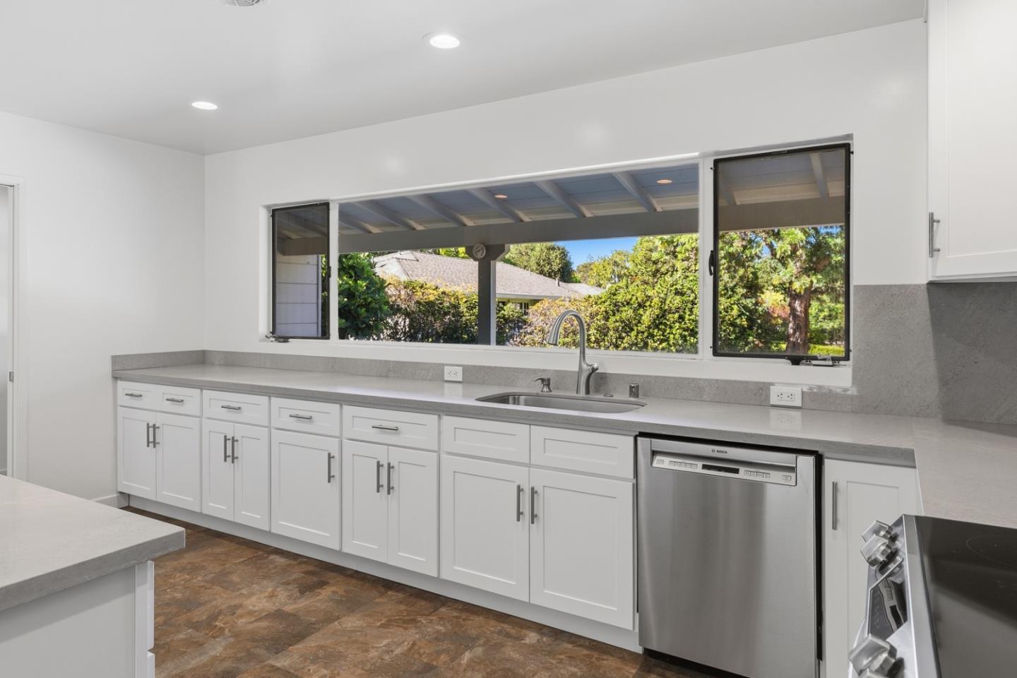 1445 Highland View Court