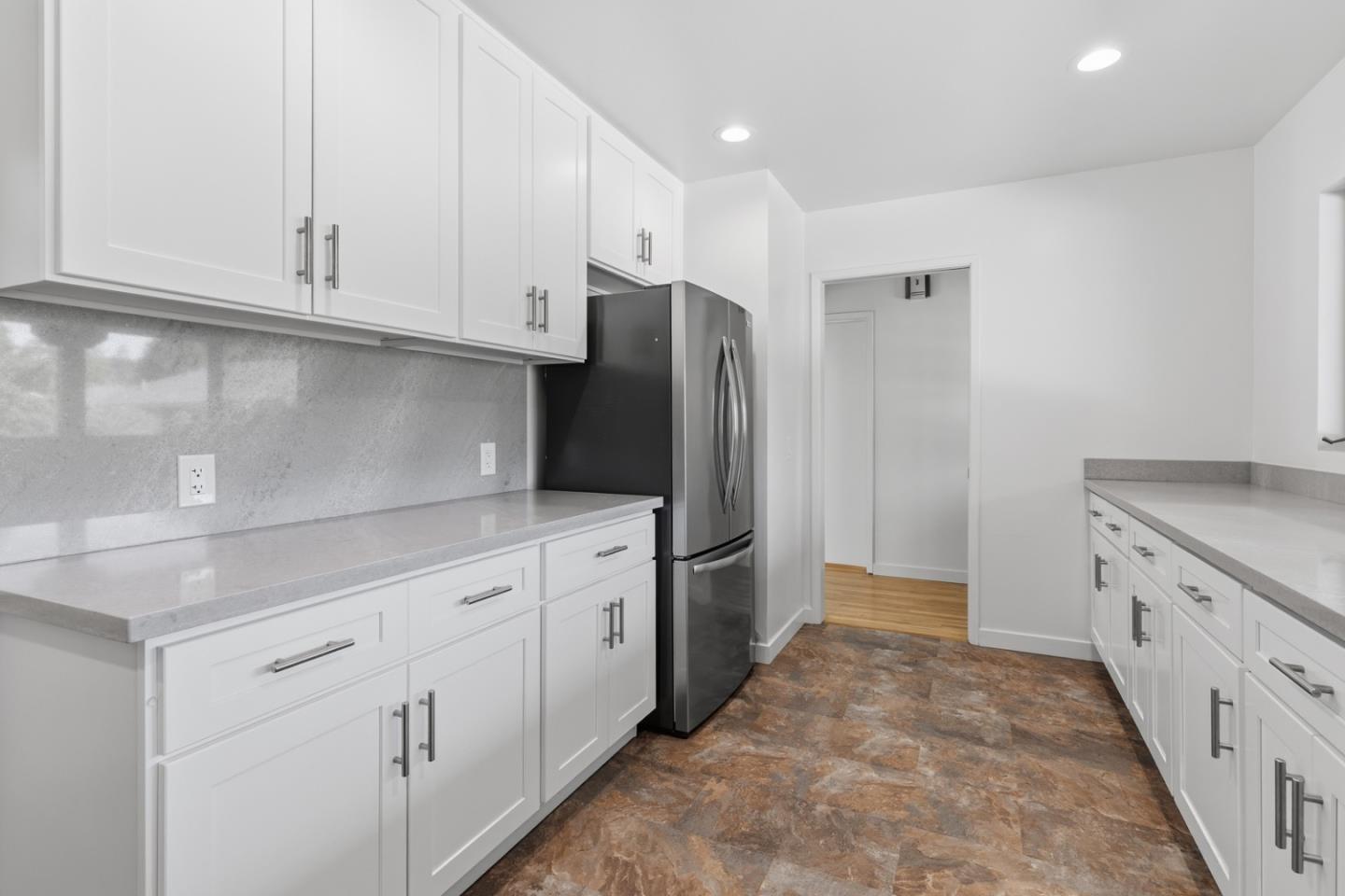 1445 Highland View Court