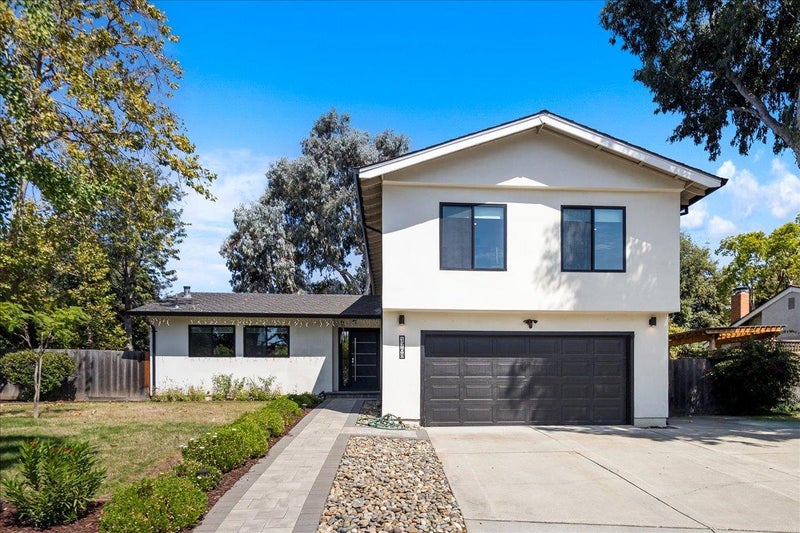 1768 Laurentian Way