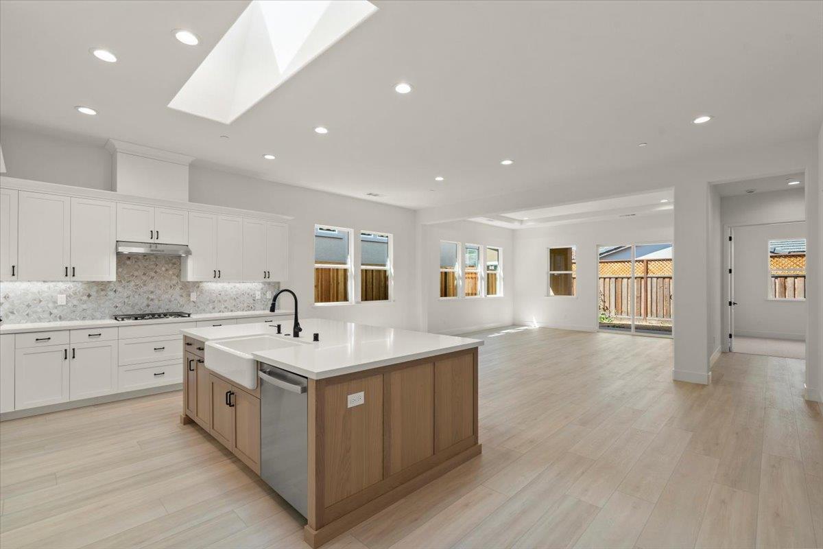 2112 Red Oak Drive