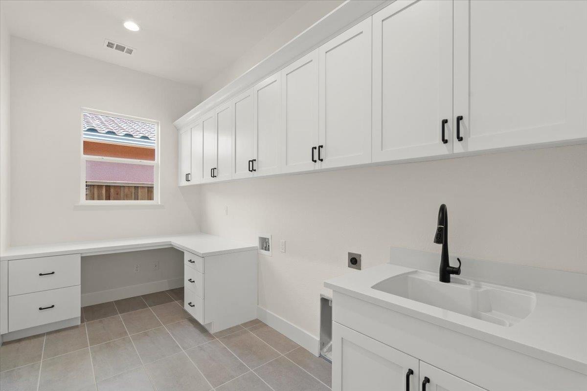 2112 Red Oak Drive