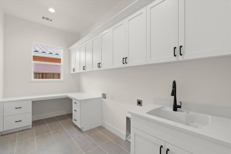2112 Red Oak Drive