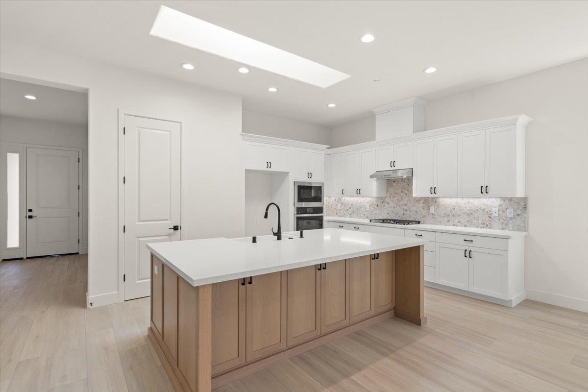 2112 Red Oak Drive