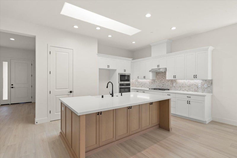 2112 Red Oak Drive