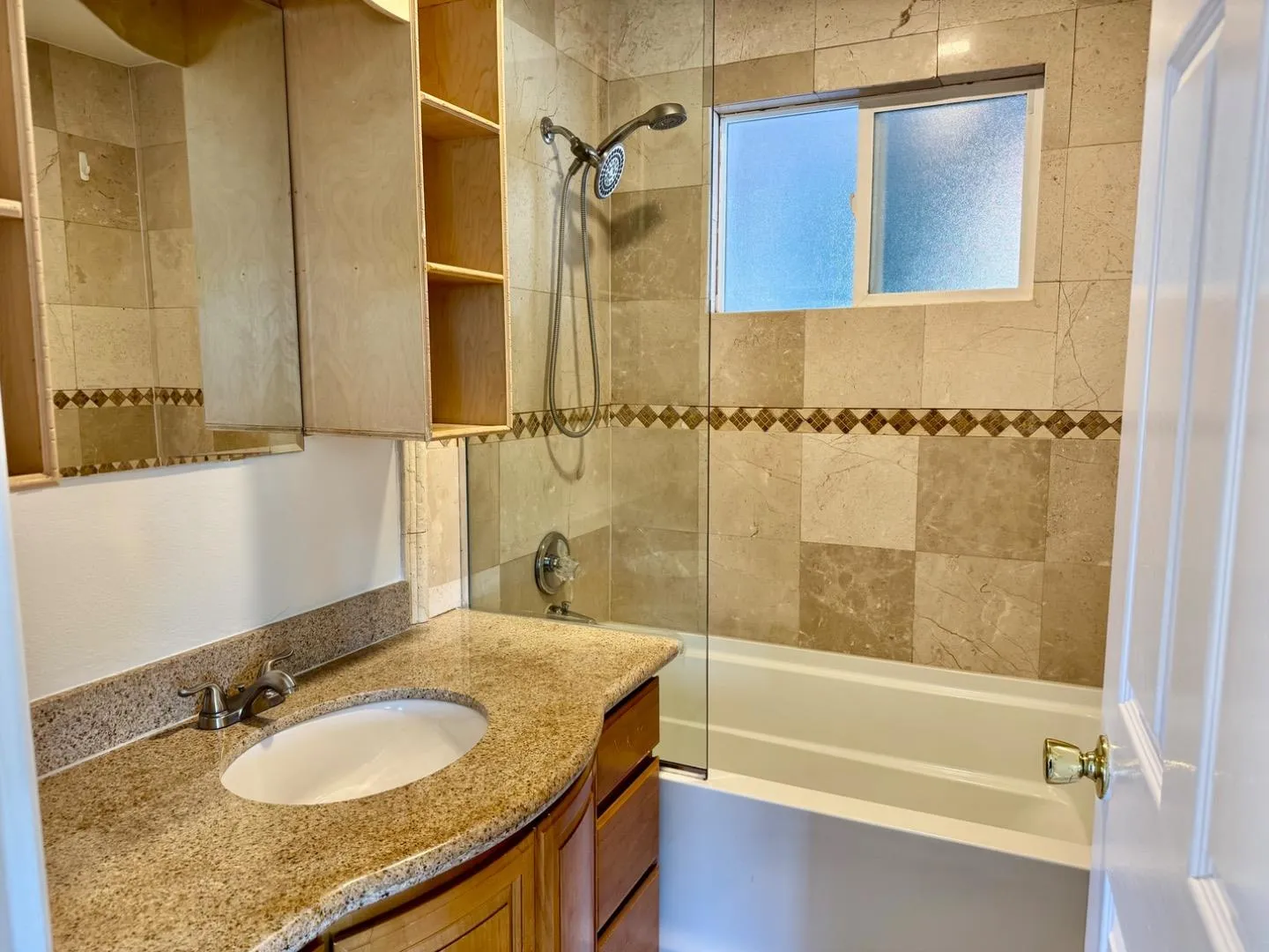 Redwood City, California 94062, United States, 3 Bedrooms Bedrooms, ,2 BathroomsBathrooms,Residential,Pending,204366