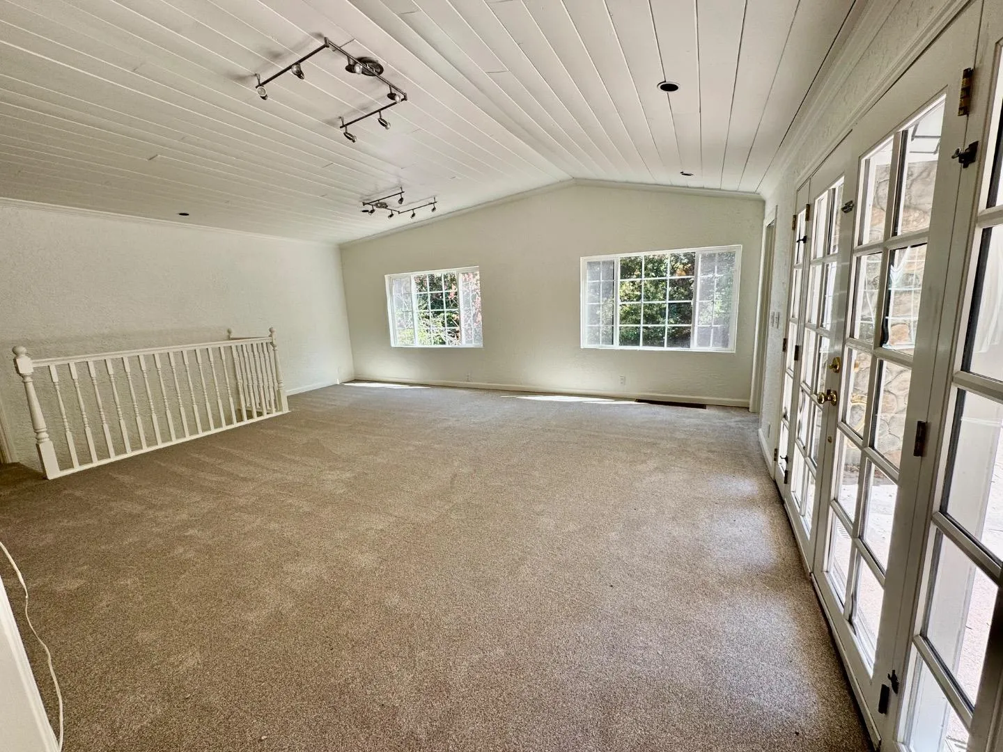 Redwood City, California 94062, United States, 3 Bedrooms Bedrooms, ,2 BathroomsBathrooms,Residential,Pending,204366