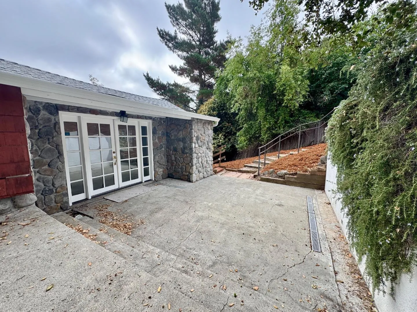 Redwood City, California 94062, United States, 3 Bedrooms Bedrooms, ,2 BathroomsBathrooms,Residential,Pending,204366