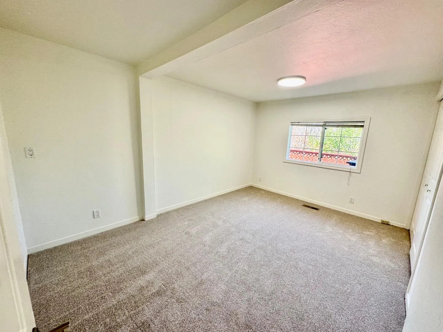 Redwood City, California 94062, United States, 3 Bedrooms Bedrooms, ,2 BathroomsBathrooms,Residential,Pending,204366