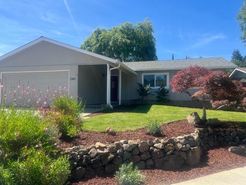 Photo of 1341 Elwood Drive, LOS GATOS, CA 95032 (MLS # ML82044163)