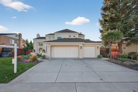Photo of 19127 Legend Court, MORGAN HILL, CA 95037 (MLS # ML82029321)