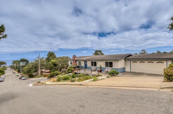 1321 HOFFMAN AVE, MONTEREY, CA 93940 - Image d3bae9fb53870e6a84e9ed0b4ed23f5d/2442923614