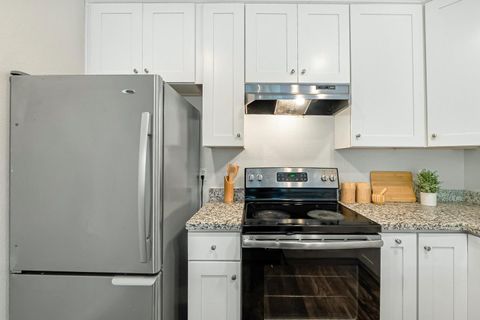 Tiny photo for 310 Tradewinds Dr #8, SAN JOSE, CA 95123 (MLS # ML82033568)