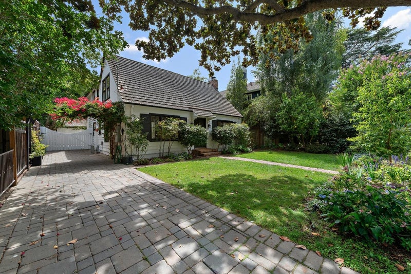 887 Harvard Avenue