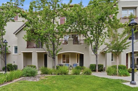 Photo of 2092 Sheffield Drive, SAN JOSE, CA 95131 (MLS # ML82046210)