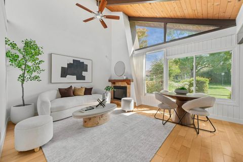 Photo of 71 Gladys Avenue, MOUNTAIN VIEW, CA 94043 (MLS # ML82022222)