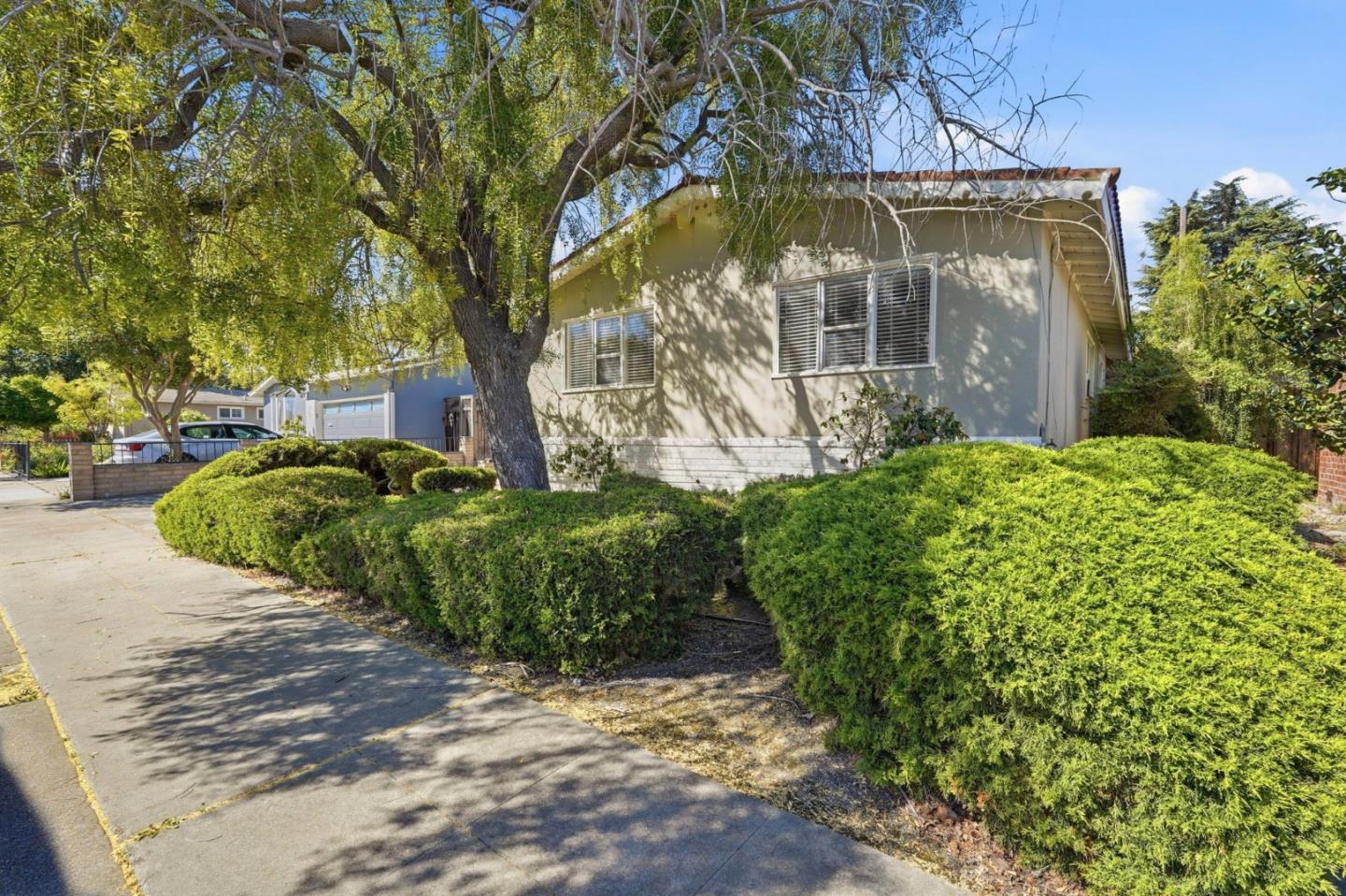 725 Santa Rita Street