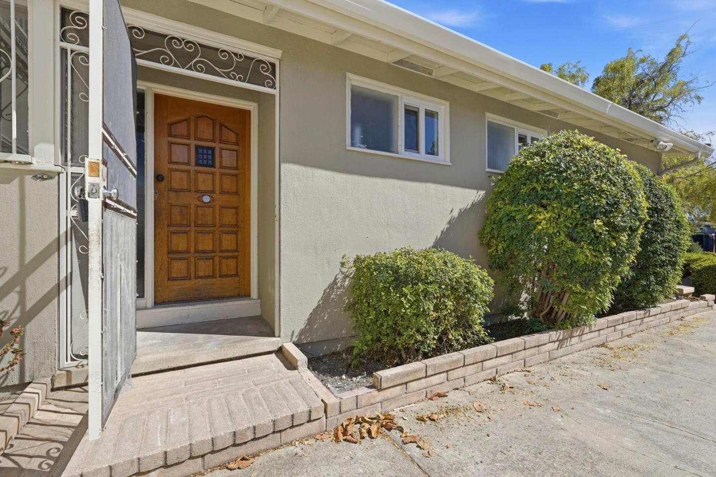 725 Santa Rita Street