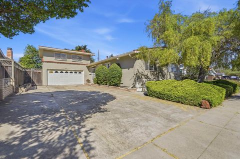 Photo of 725 Santa Rita Street, SUNNYVALE, CA 94085 (MLS # ML82042229)