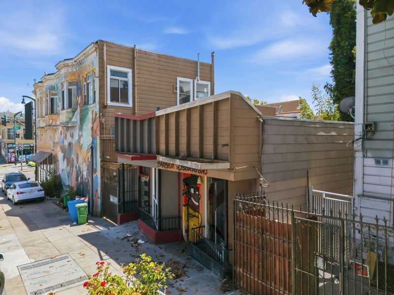 1611 Palou Avenue