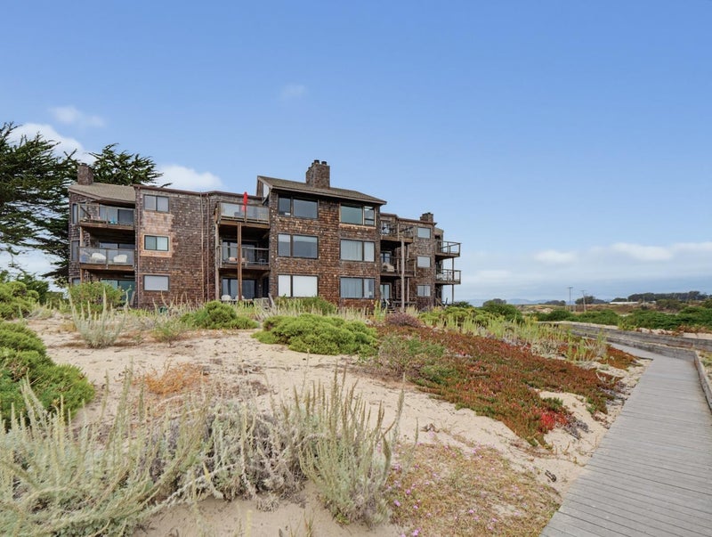 76 Pelican Point