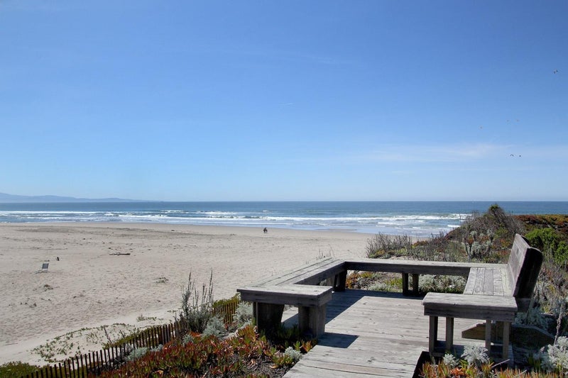 76 Pelican Point