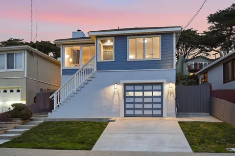 131 Pacific Avenue, Pacifica, CA 94044 - #: ML82037330
