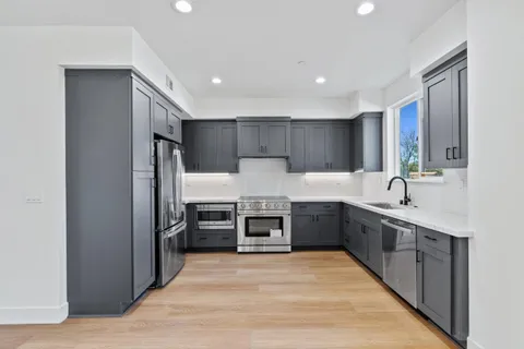 935 Woodside Road, Redwood City, CA 94061 - #: ML82005284
