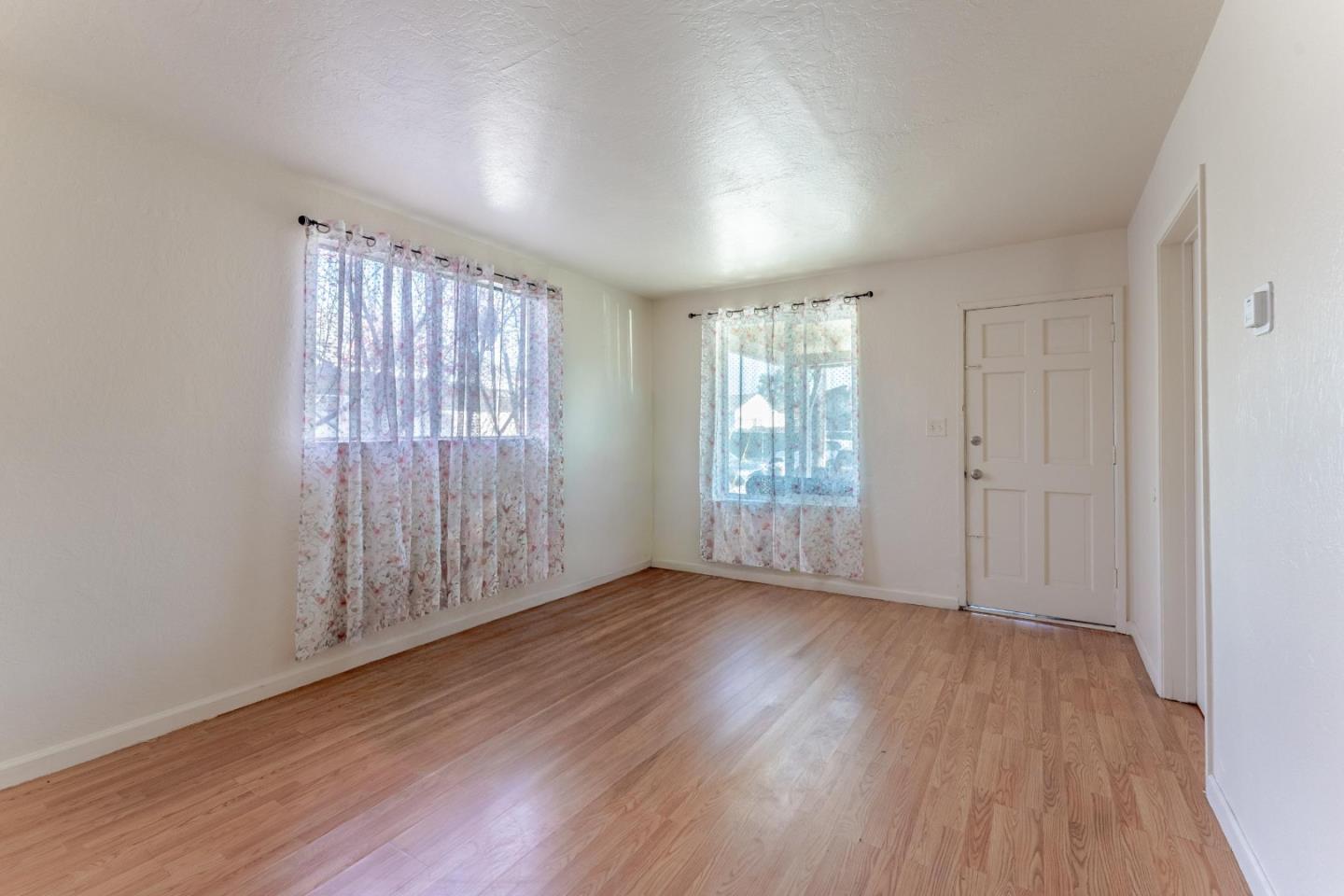 1453 Whitton Ave