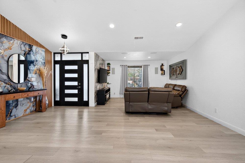 500 Ronan Avenue