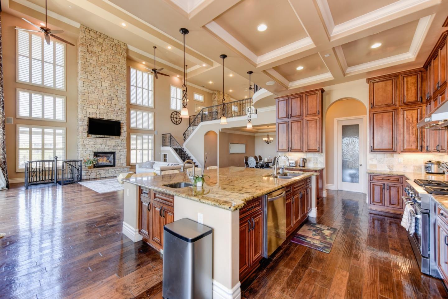 477 Serpa Way
